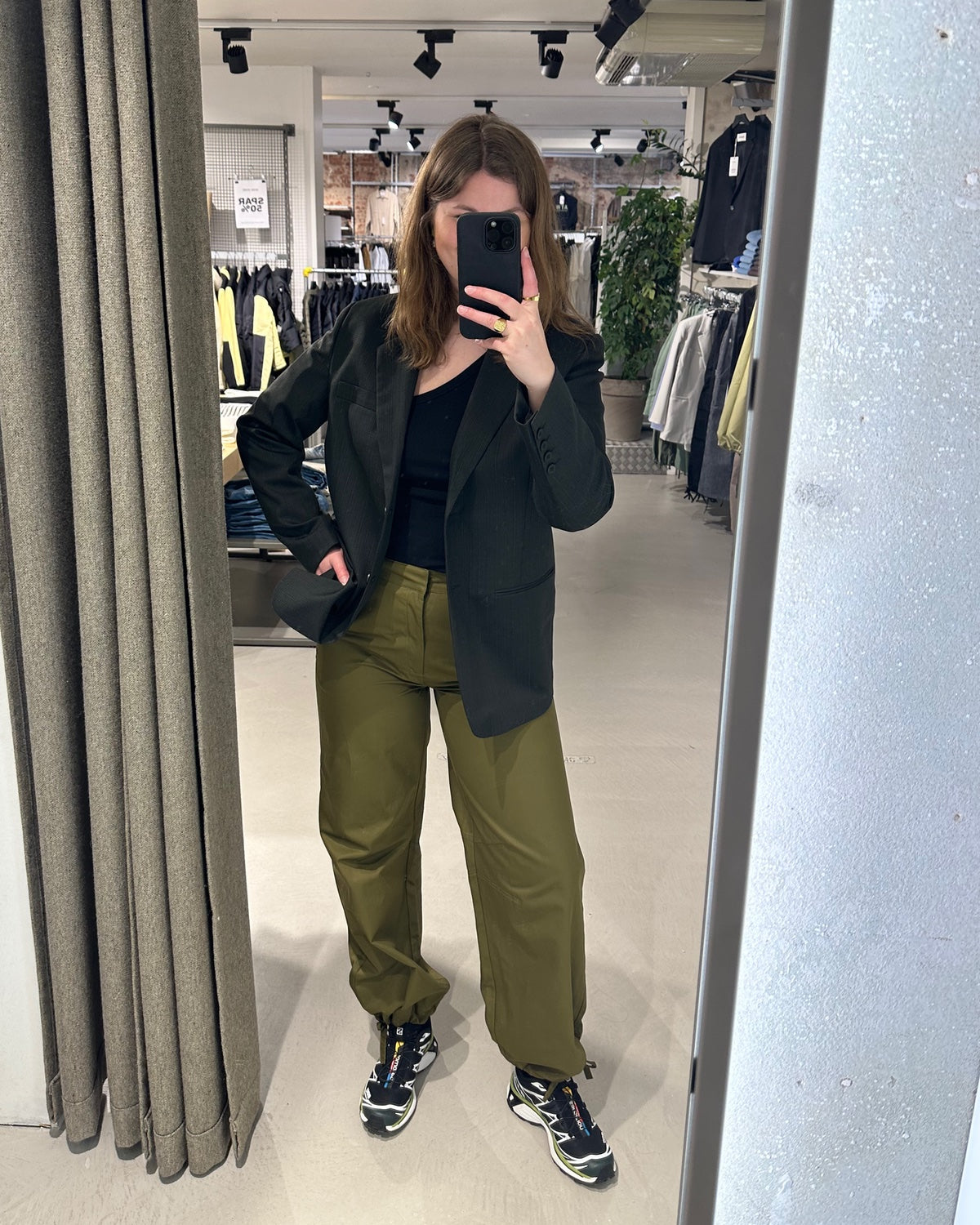 Karla HW Cargo Pants - Military Olive - Gestuz - Munkstore.dk