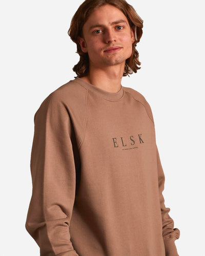 ELSK PURE TVÆRS MEN'S CREWNECK - TAUPE BROWN - Munk Store