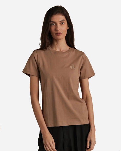 ELSK® ROUND LOGO EMB WOMEN'S ESSENTIAL TEE - TAUPE BROWN - Munk Store