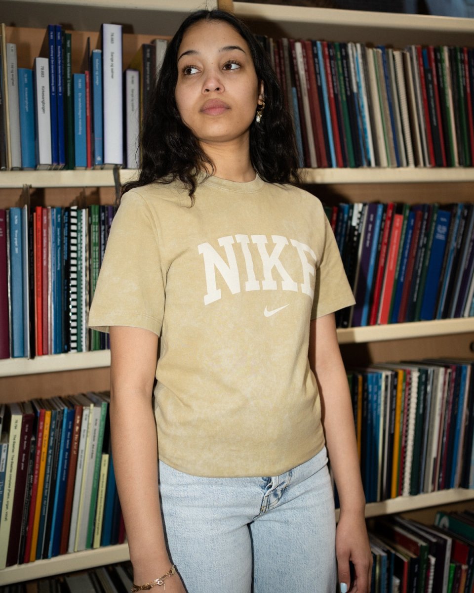 Nike Sportswear Arch T-shirt - Parachute Beige - Munk Store